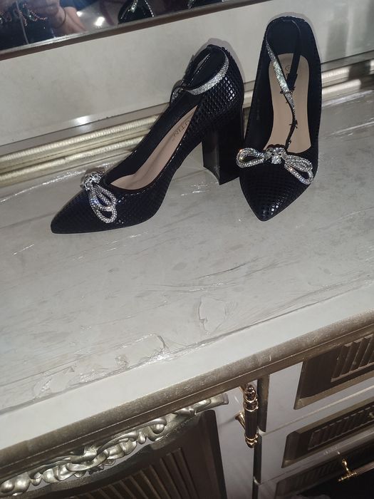 Куйлак ва туфли сотилади