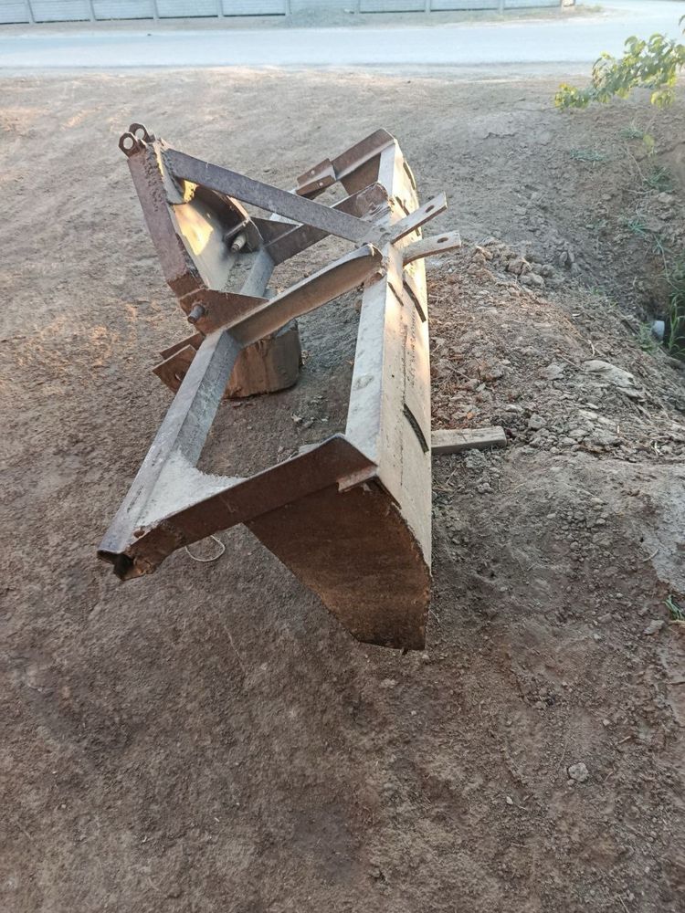 Traktor sotiladi