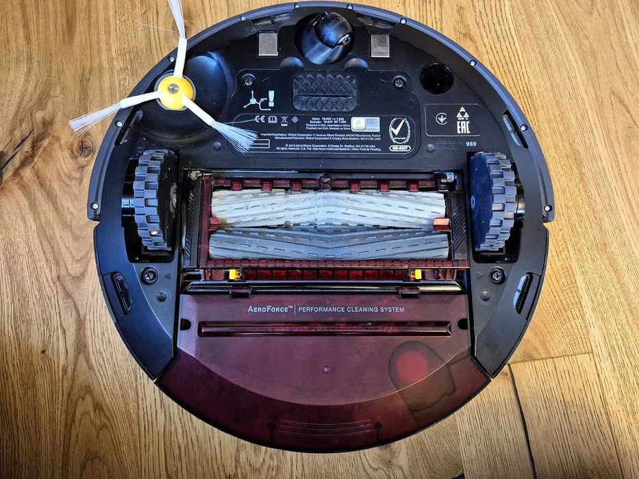 Продавам използвана прахосмукачка робот iRobot Roomba 975