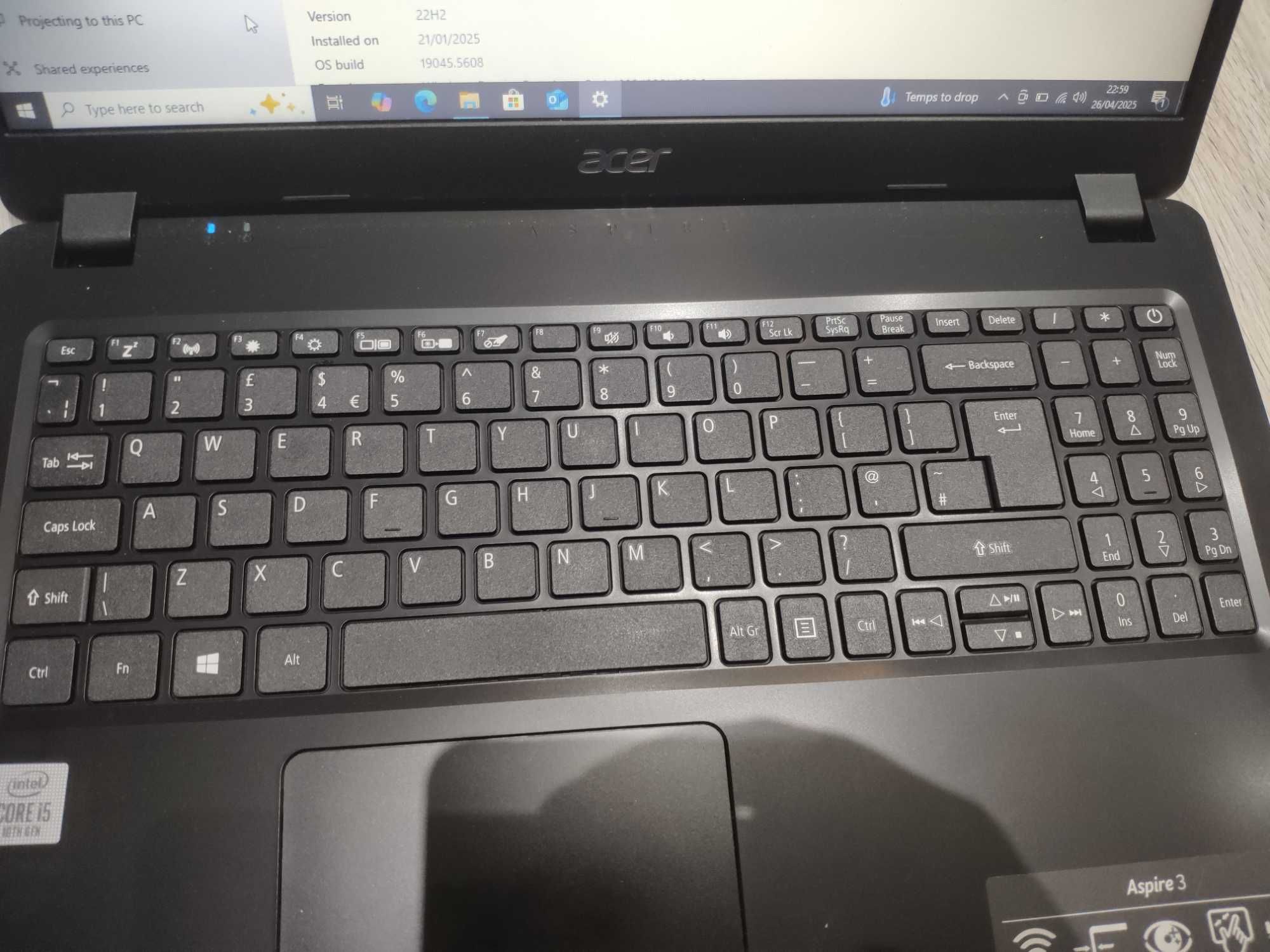 15,6 инчов лаптоп Acer Core i5 1035G1 / 8GB RAM/240 GB SSD