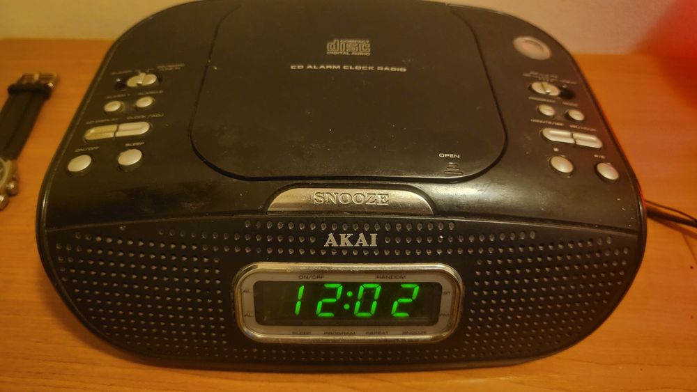 Radio CD AKAI ARC-200. Doar în Craiova.