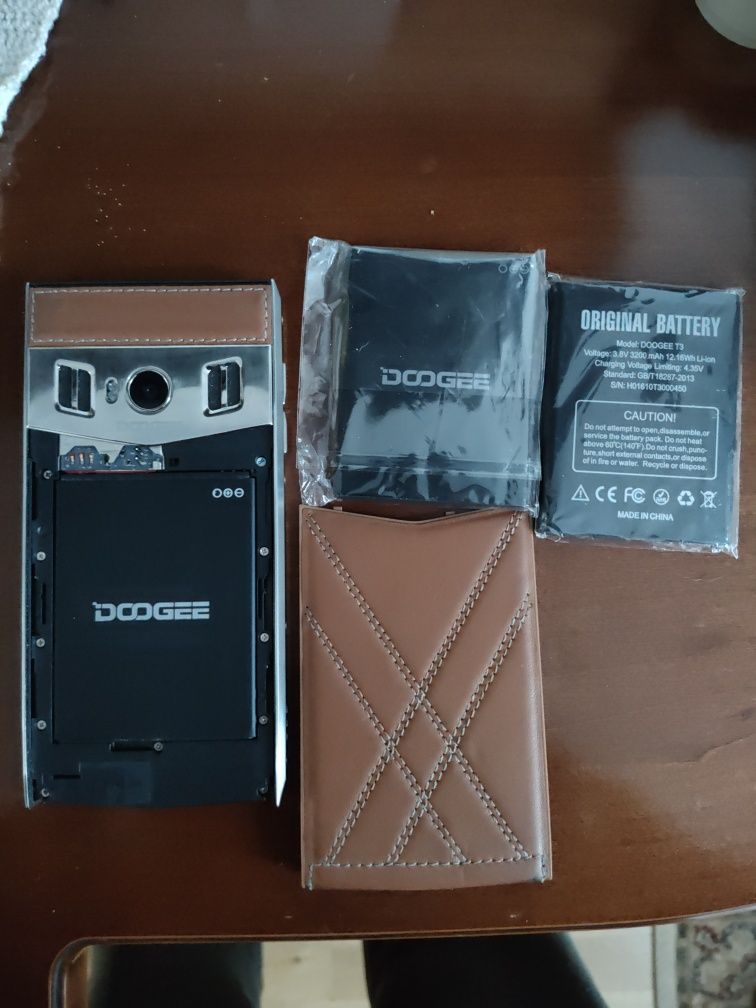 Doogee T3 - Primul smartphone de LUX cu Dual Display!