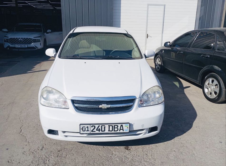 Автомобиль Lacetti