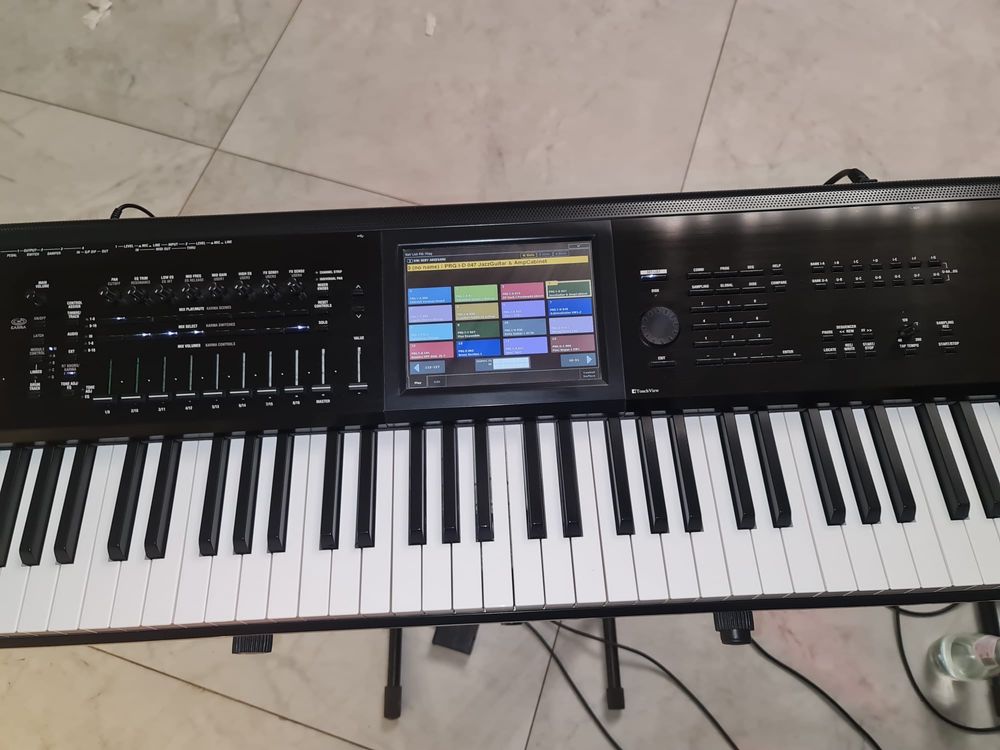 Vand korg kronos 2 sau fac schimb cu un korg pa5 plus diferenta!