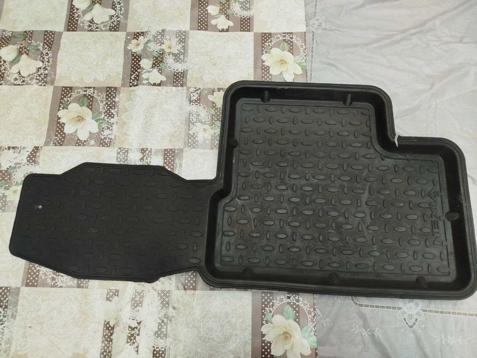 Продаю коврики от Chevrolet Nexsia 2