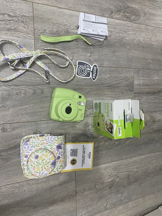 Продам instax mini 9