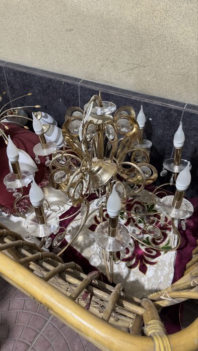 Красивые люстры 4 штуки в хорошем состоянии.