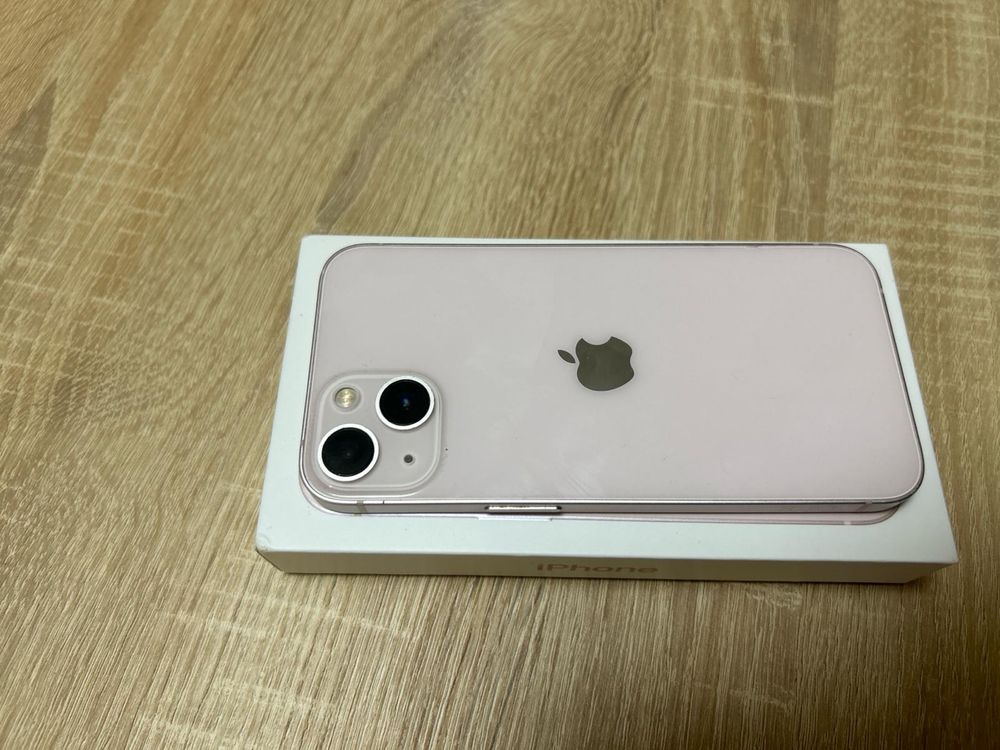 IPhone 13 pink, in garantie