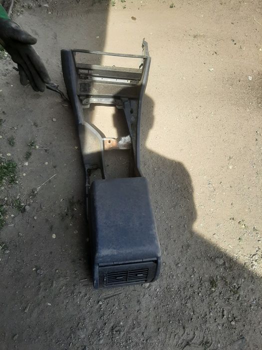 Консоль (борода на BMW) е34 или другая модель