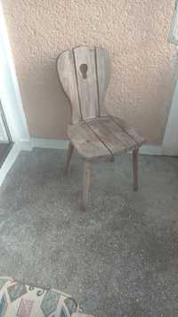 Scaun din lemn de nuc masiv