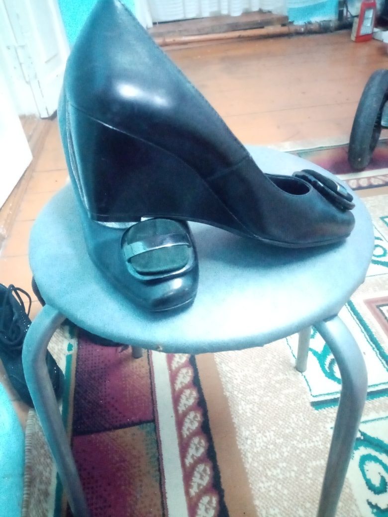 Женская обувь  36 размер