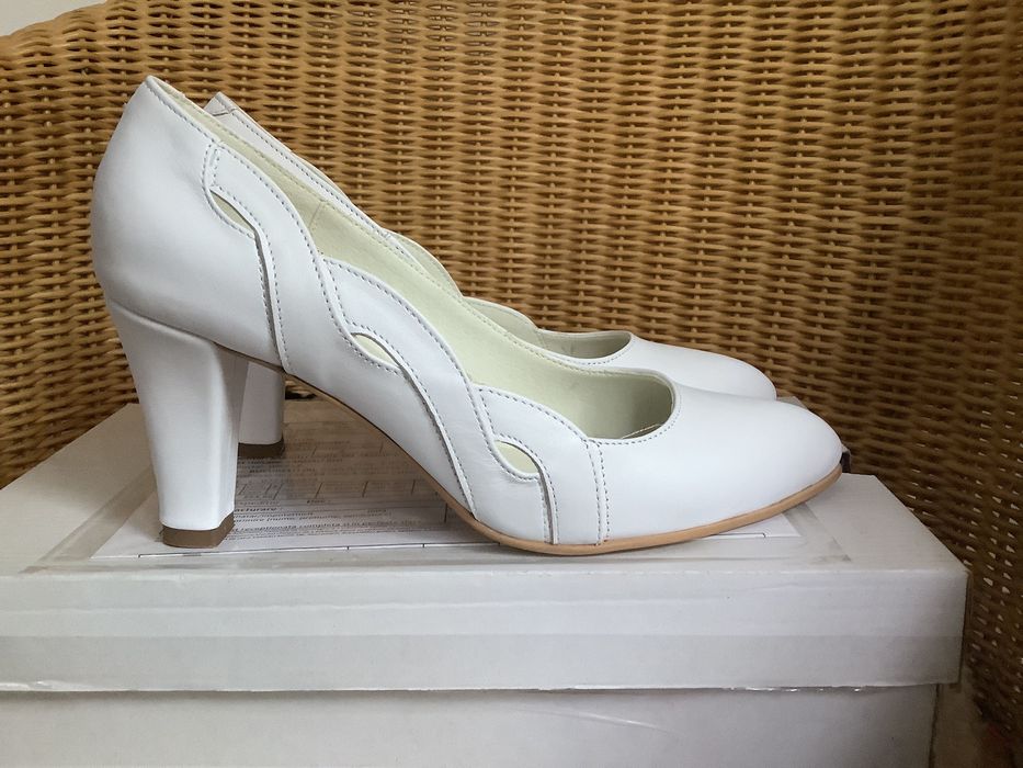 Pantofi eleganti,pentru doamne și domnișoare