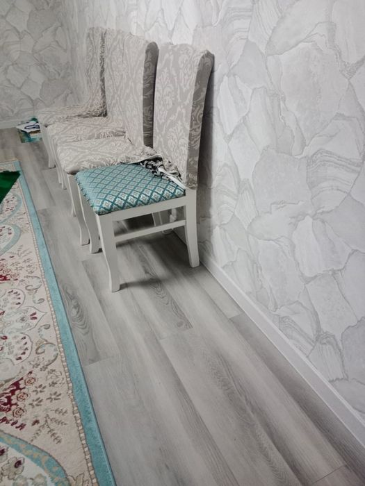 Продается стол со стульями