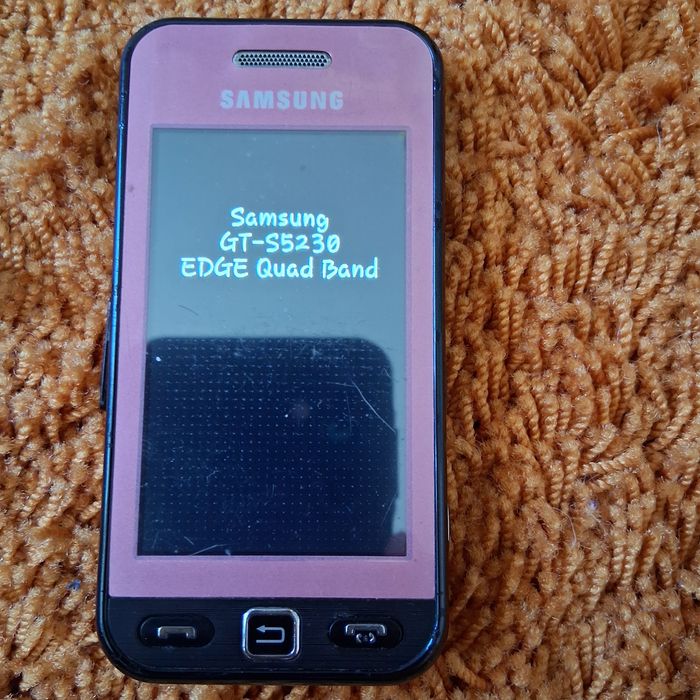 Продавам GSM  SAMSUNG.