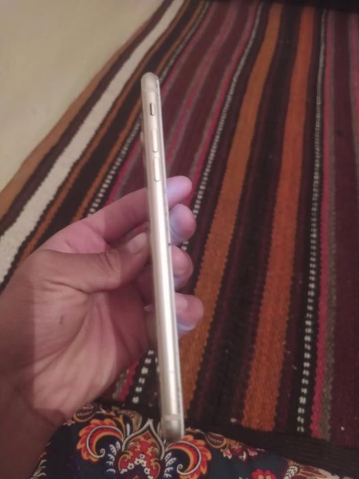 Iphone 8 plus telefoni sotiladi