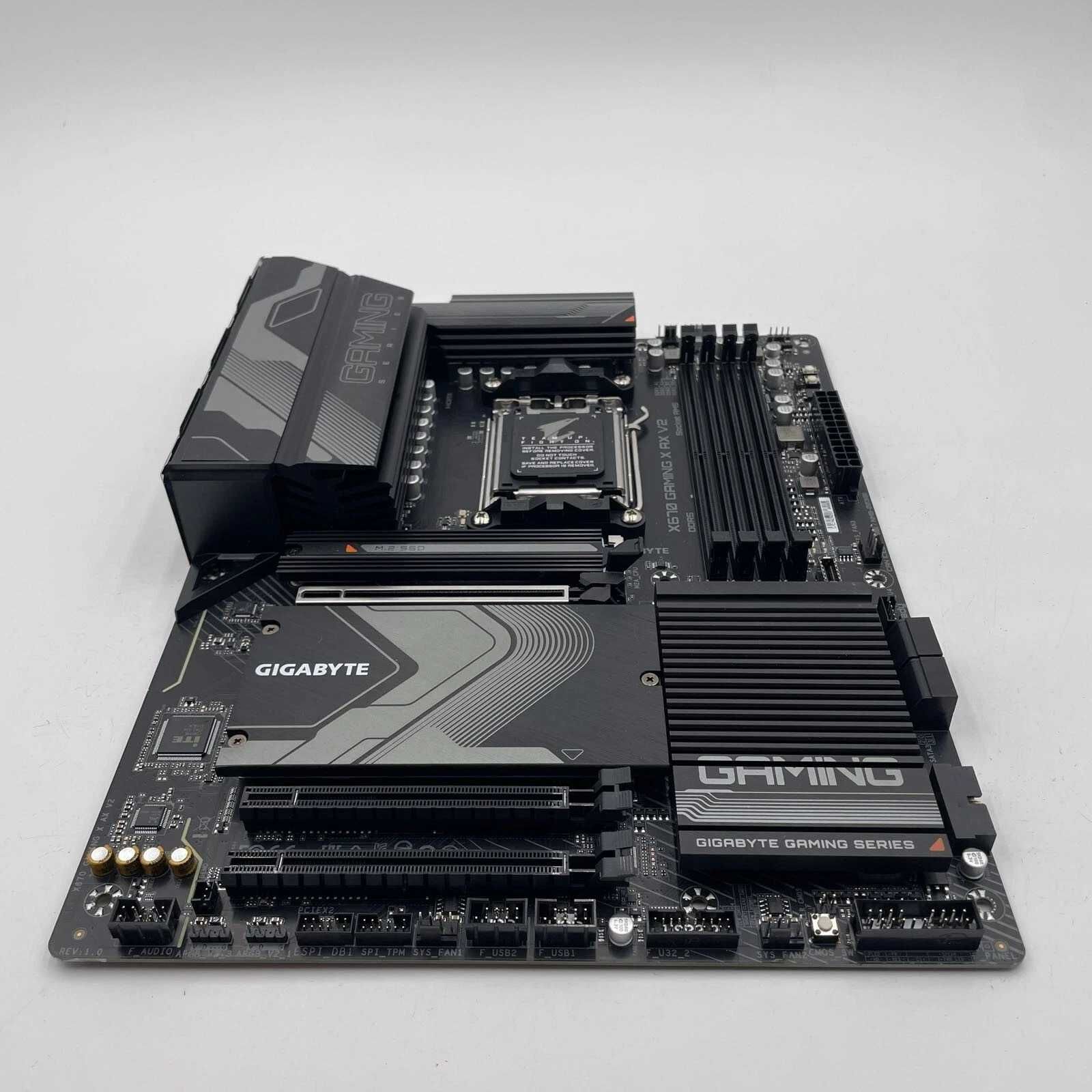 GIGABYTE X670 Gaming X AX V2 + НОВ  RYZEN 9 7900X3D 12-Core (5.6 GHz )