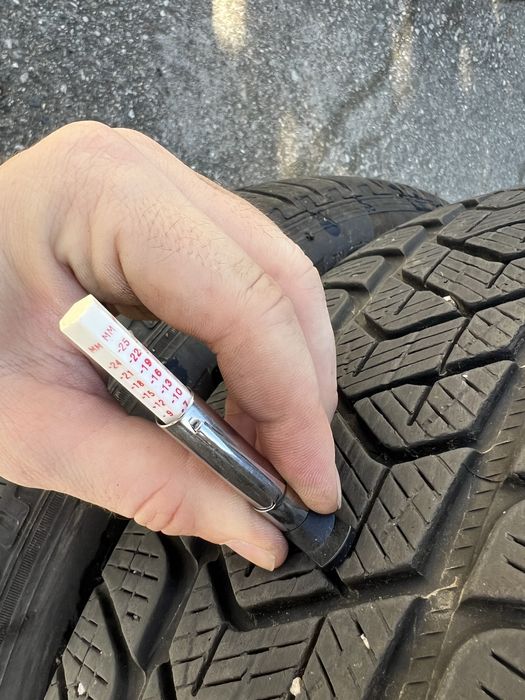 Зимни гуми 215/65/17 Pirelli dot 21.с 7 мм грайфер . Цена за всичките.