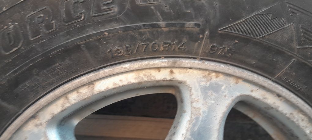Продам зимние шины с дисками