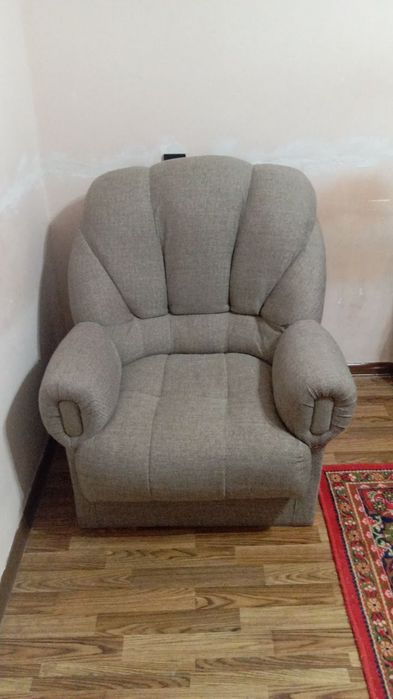 Диван и два кресла