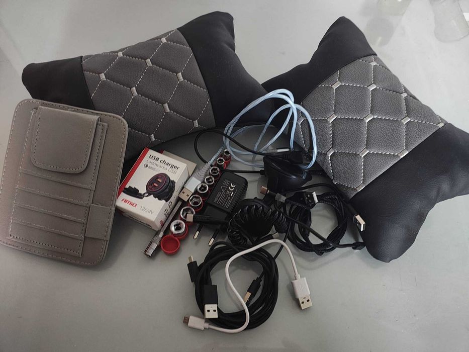 Accesorii auto - tetiere, cabluri USB, suport telefon
