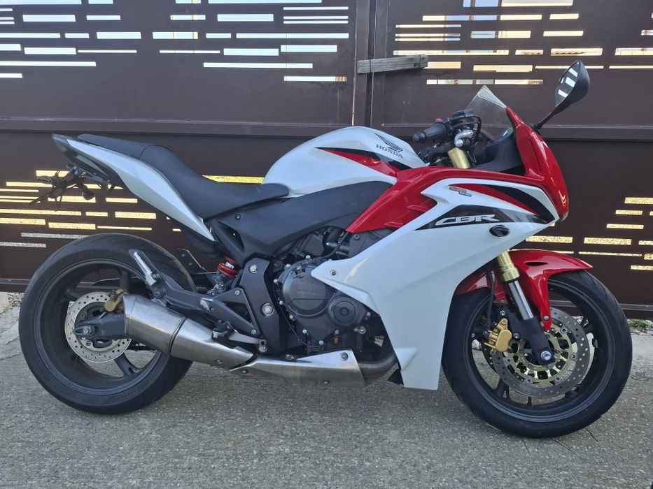 Moto M Parts Ploiesti vinde Honda Cbr 600 F model 2011.