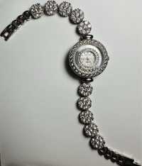 Продаются серебрянные часы женские