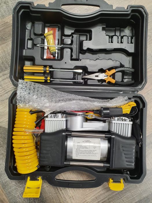 Compresor auto profesional cu două pistoane metalic .