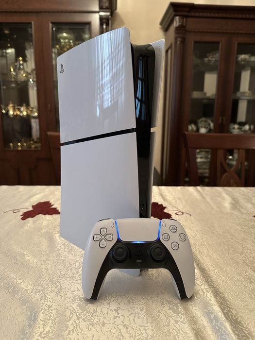 Playstation 5 slim 1 tb в идеальном состоянии!