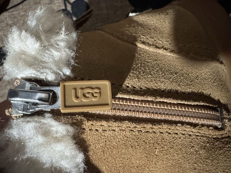 Детски боти в много добро състояние UGG