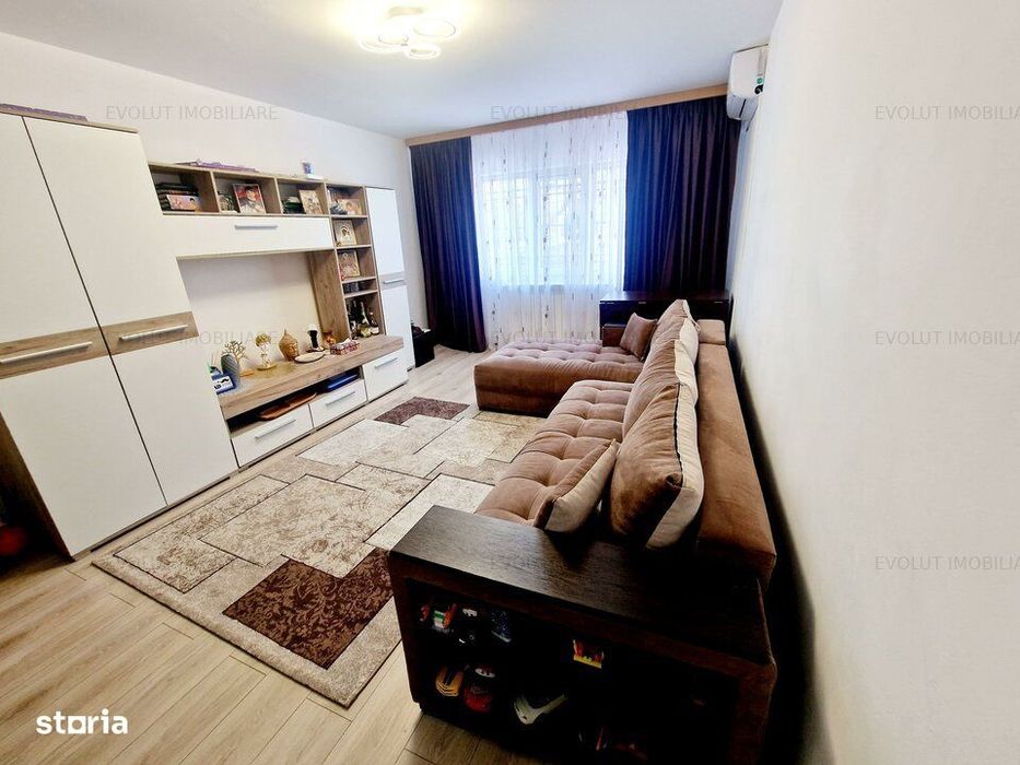 Apartament 3 camere de vanzare decomandat Inel 2