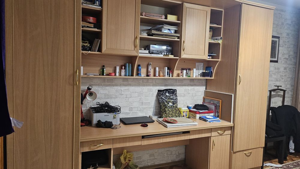 Шкаф большой и вместительный