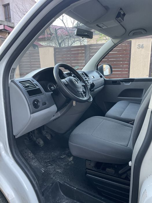 Dezmembrez VW transporter T5 2.0 TDI an 2013