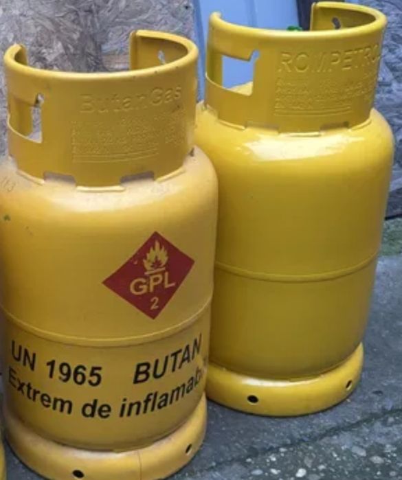 2 butelii galbene cu guler în stare foarte bună