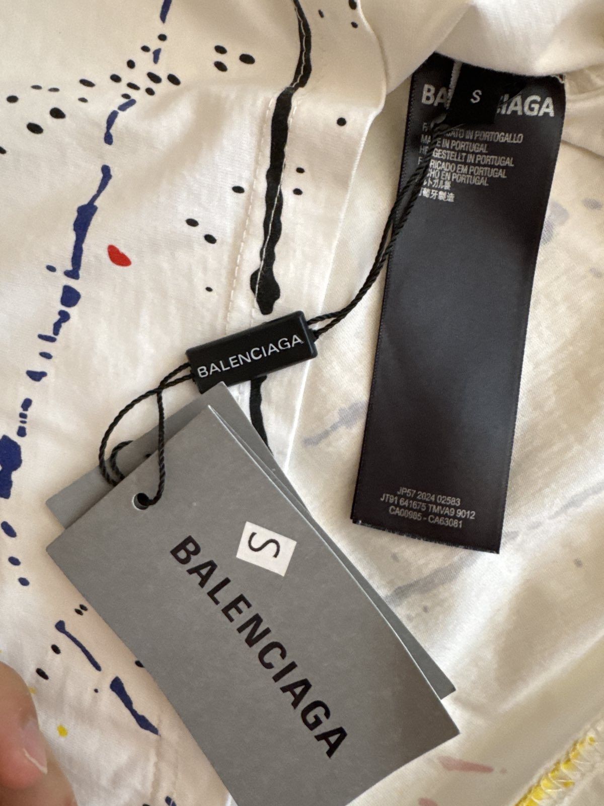 Спешно се продава Balenciagа тениска