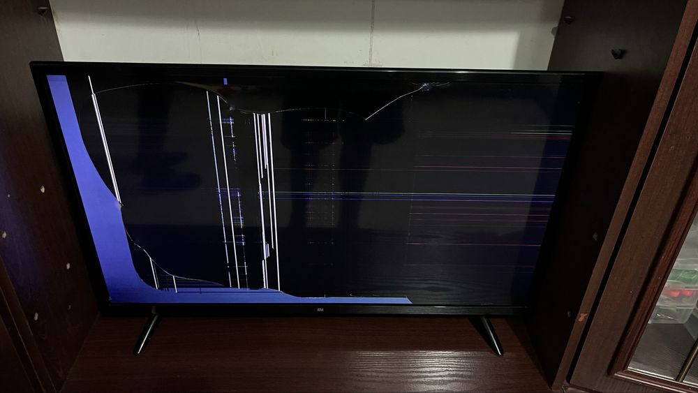 телевизор  сломан дисплей