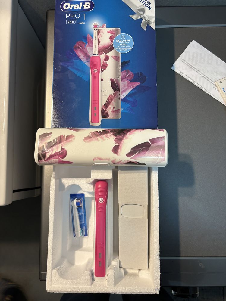 Periuta de dinti electrica noua Oral B Pro 1 editie speciala