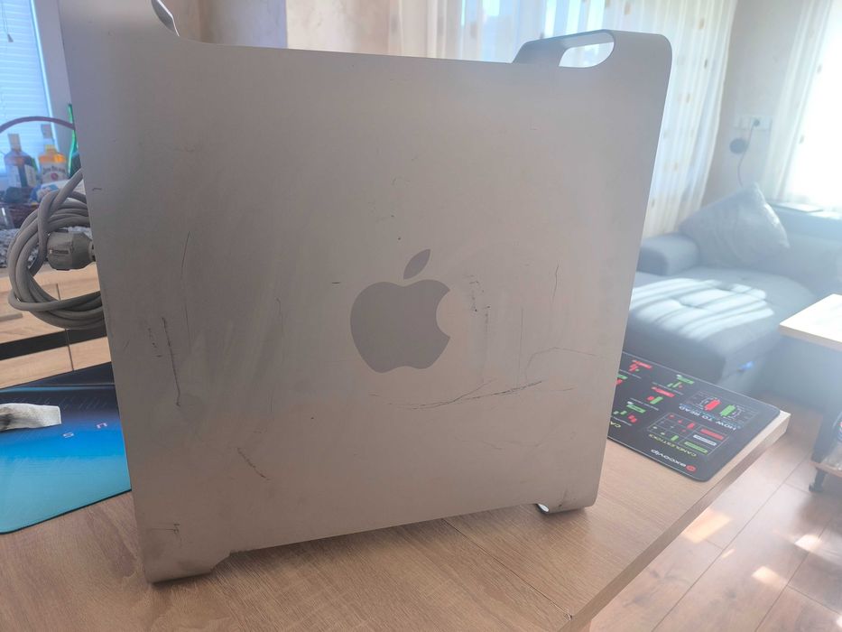 Apple Mac Pro A1186 - за части.