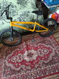 Vând bicicleta  BMX ieftin in stare ok la 350 lei