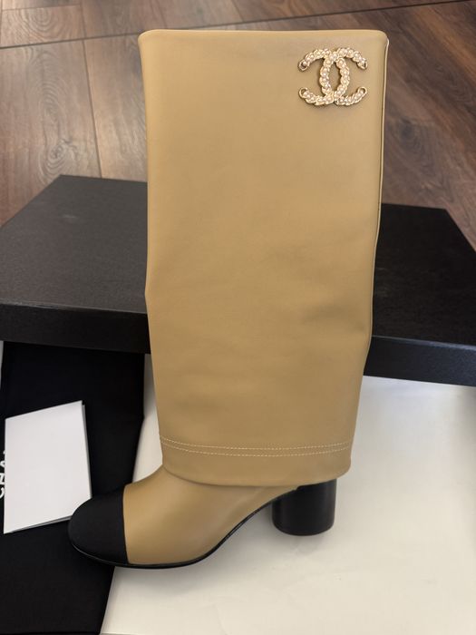 Високи ботуши Chanel цвят camel
