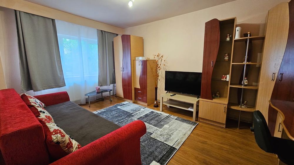 Închiriez garsonieră/apartament cu o cameră