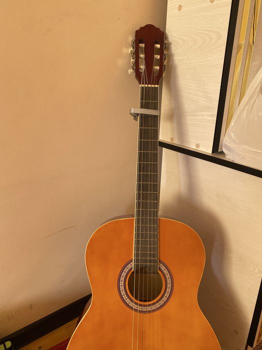 Gitara sotiladi yamaha narxini otib beraman