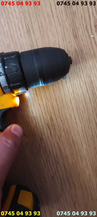 filetanta bormasina DEWALT DCD710 18V are acumulator functionala