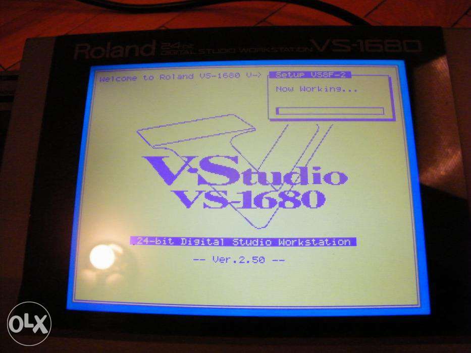 Roland VS-1680 cu placa de efecte VS8F-2 si HDD de 2 GB