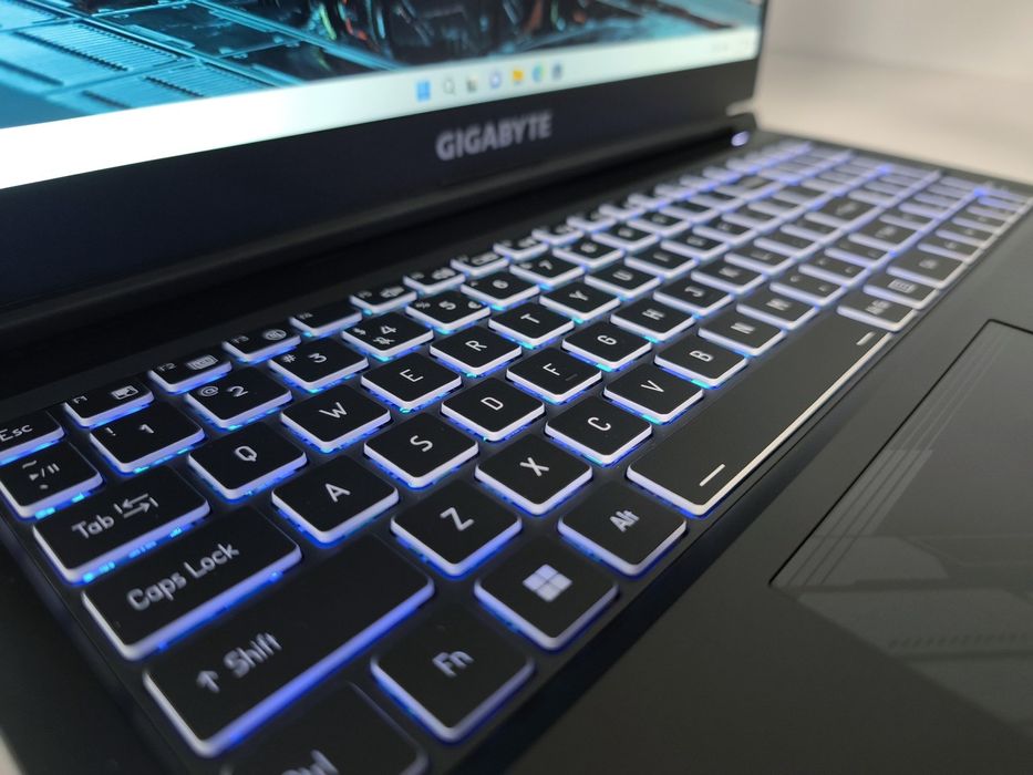 Игровой ноутбук. RTX4050. 32GB. 1.2TRB.