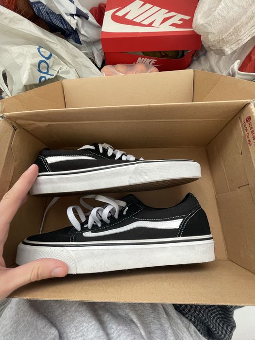 vand old skool noi nepurtati