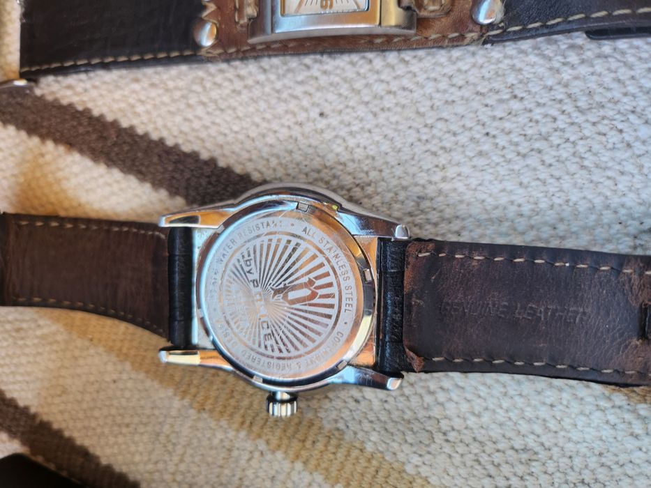 Ceas fossil si police