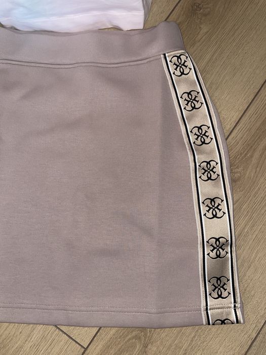 Нови пола Guess Сразмер