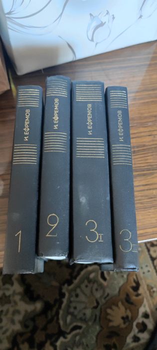 На руски: Джек Лондон, К. Чапек, М. Твен, Р. Л. Стивъндън