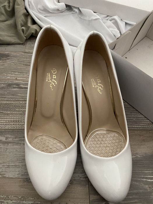 Сватбени обувки в перфектно състояние