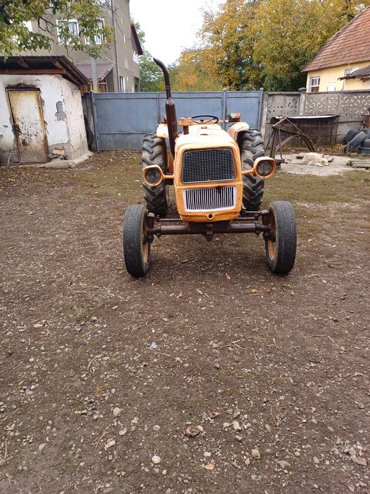 Vând tractor fiat ân 4 cilindri